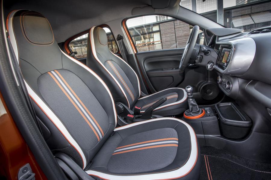 Интерьер Renault Twingo GT 2016 года  (фото 25 из 49)
